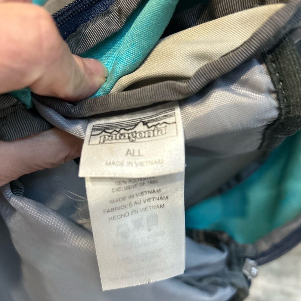 Patagonia Yerba 24L Backpack  Blue Teal Hiking Camping Unisex Padded Work School - Picture 8 of 12